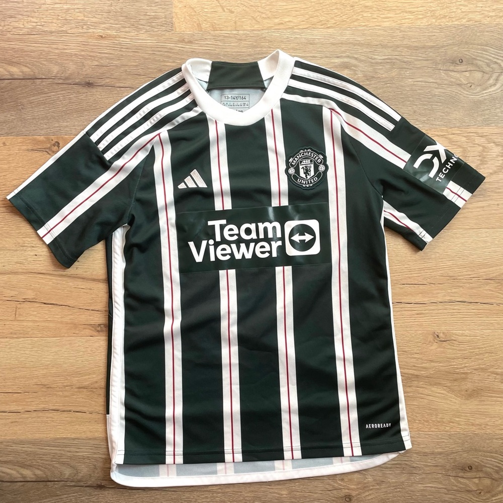 Manchester United F.C. 23/24 Youth Large Soccer Jersey